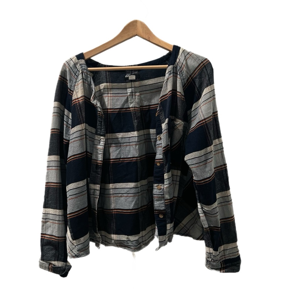 Plaid button-up long sleeve shirt